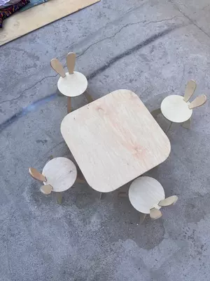 Bolalar uchun dizaynerlik mebel toplami (stol 4 ta stul). 41-model Kuencha -